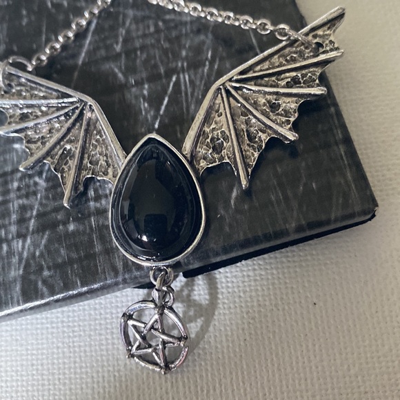 NWT Spirit Black Faux Teardrop Gem with Bat Wings and Pentagram - Picture 2 of 3